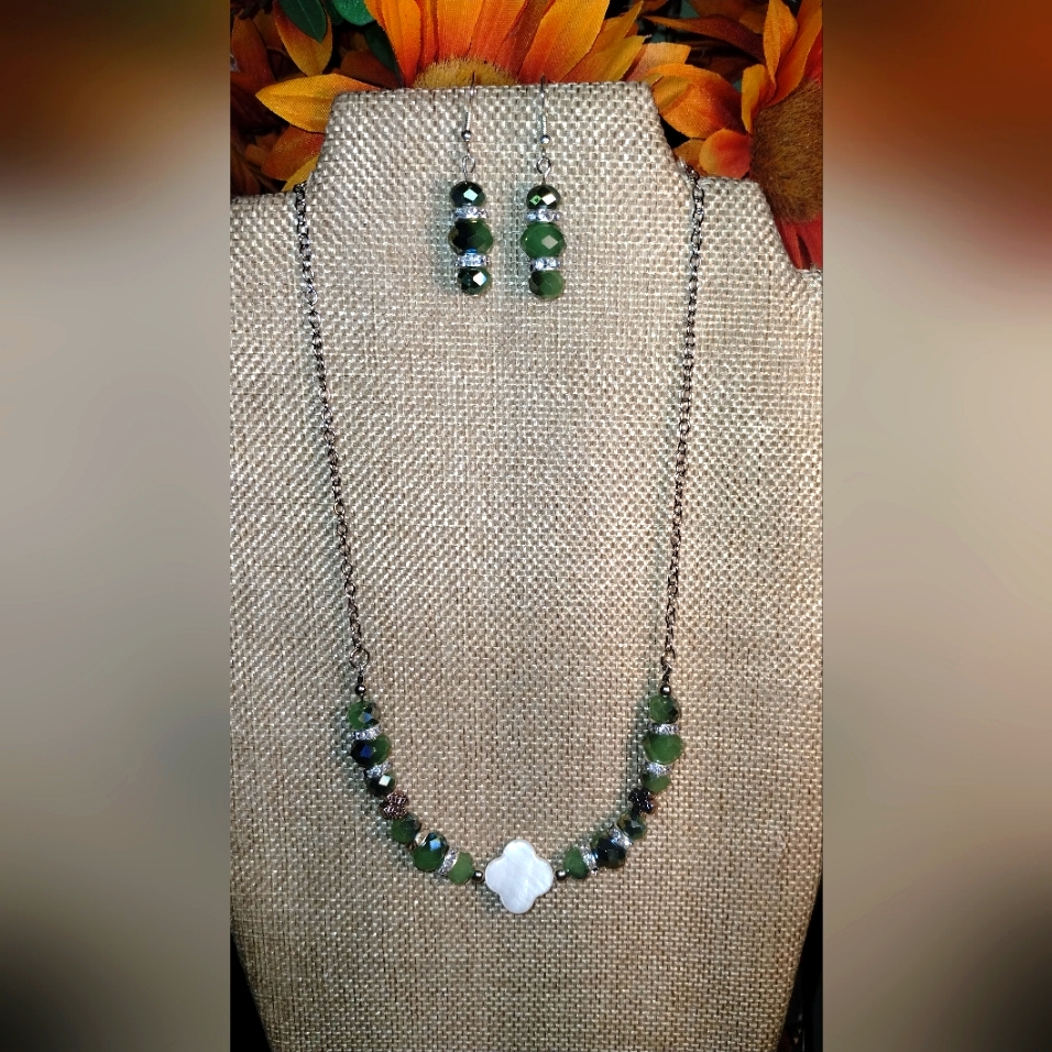 Celtic Green And Silver Shamrock Pendant Necklace And Earrings Set
